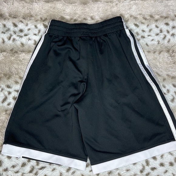 Adidas Boys Shorts Size M - Picture 7 of 7